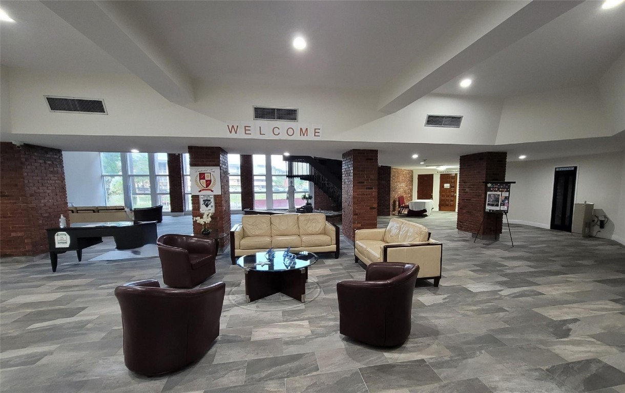 Lauderdale Oaks Condo 1 - Residential Lease