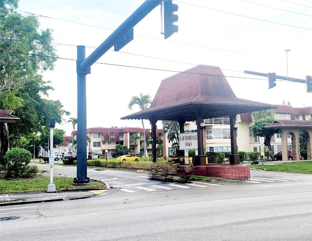 Lauderdale Oaks Condo 1 - Residential Lease