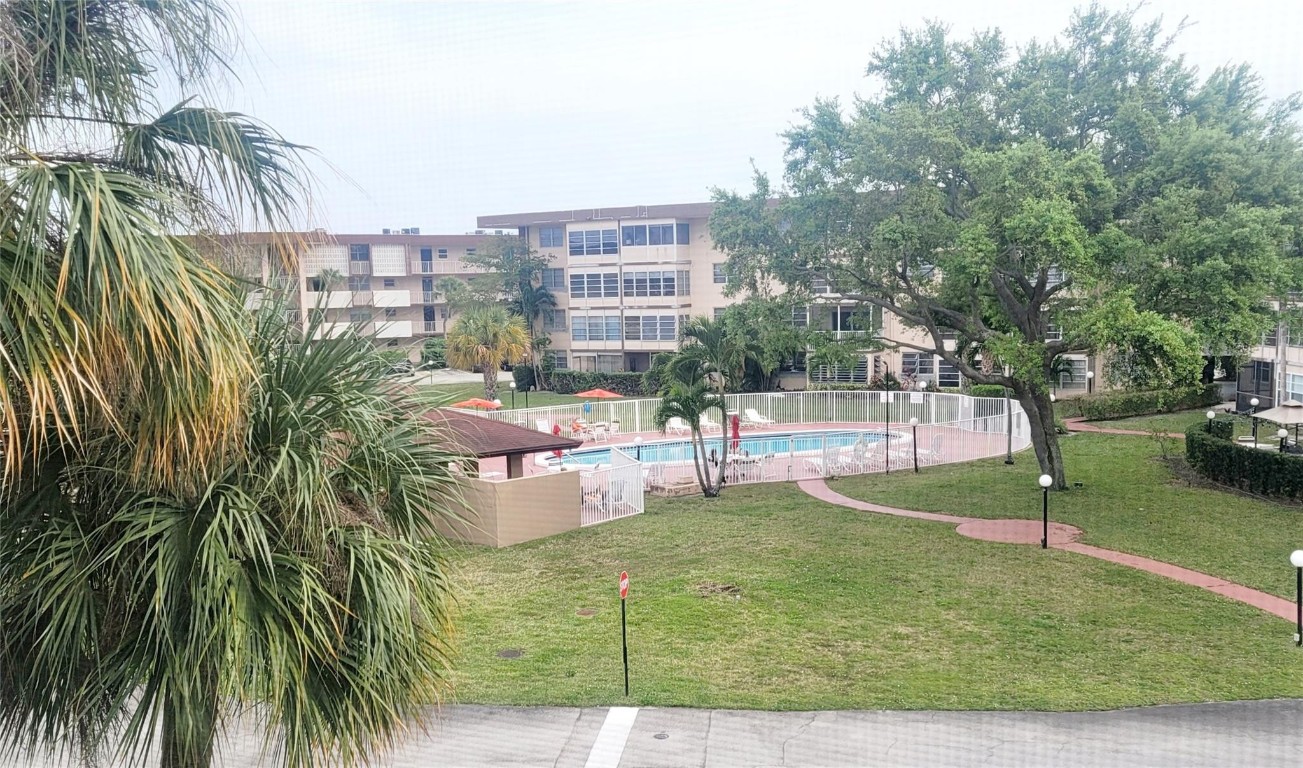 Lauderdale Oaks Condo 1 - Residential Lease