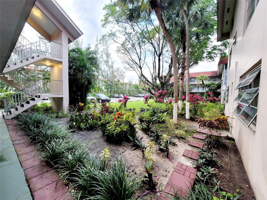 Lauderdale Oaks Condo 1 - Residential Lease