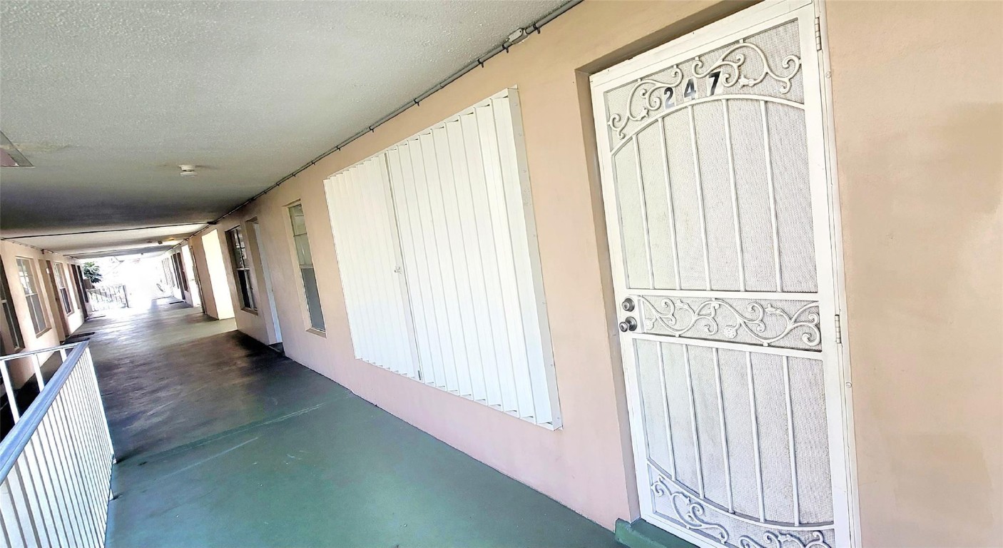 Lauderdale Oaks Condo 1 - Residential Lease