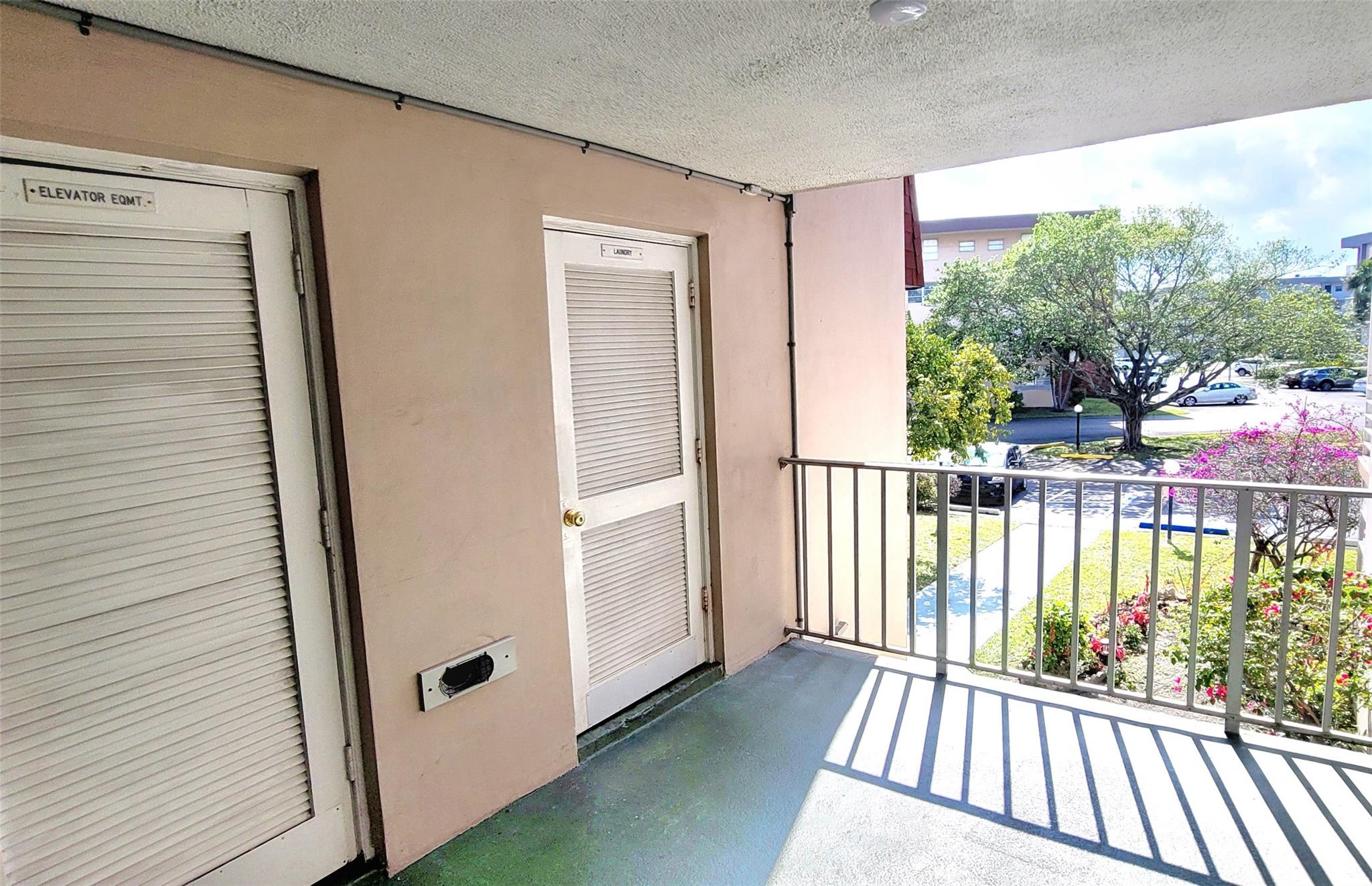 Lauderdale Oaks Condo 1 - Residential Lease