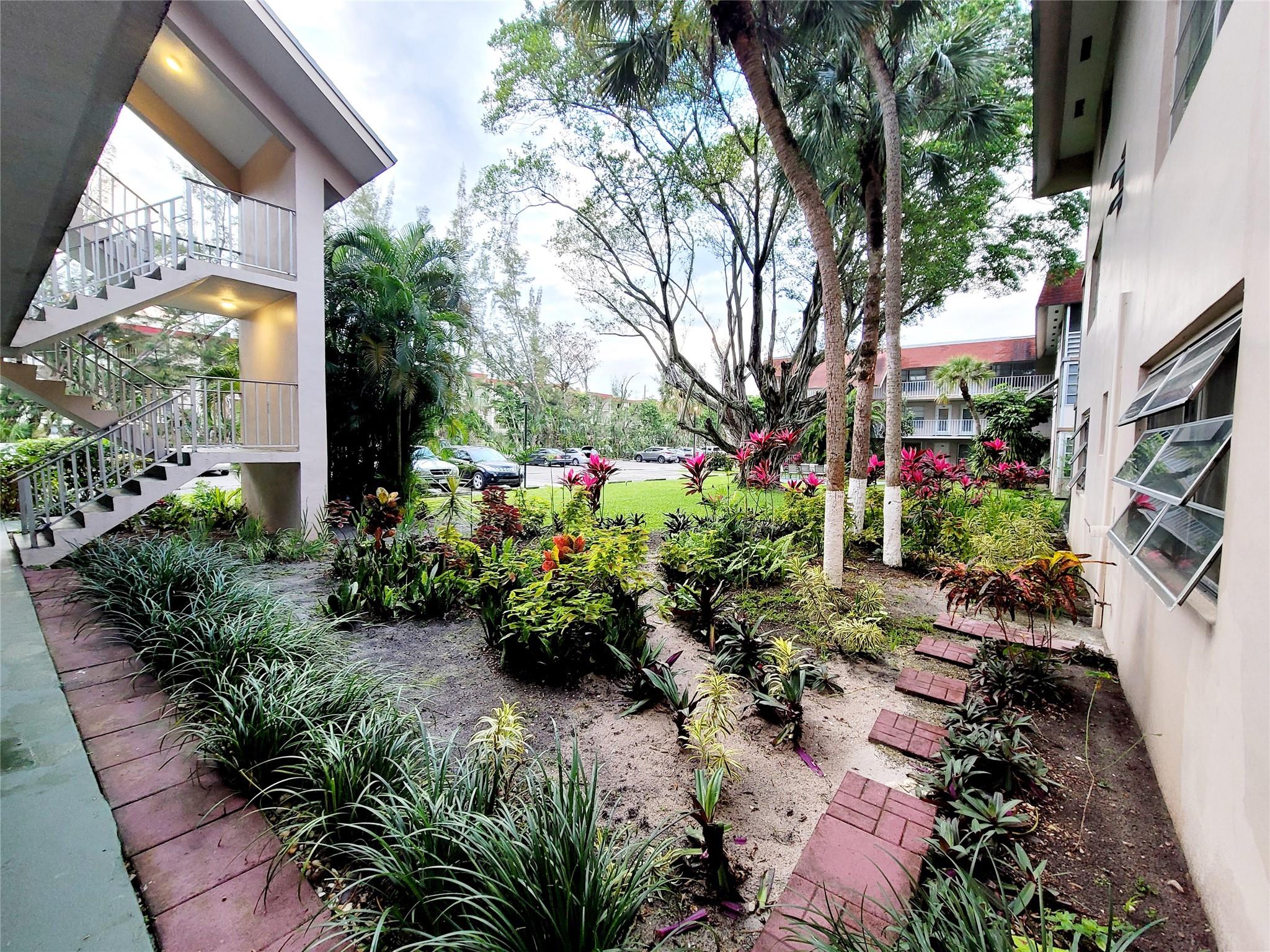 Lauderdale Oaks Condo 1 - Residential Lease