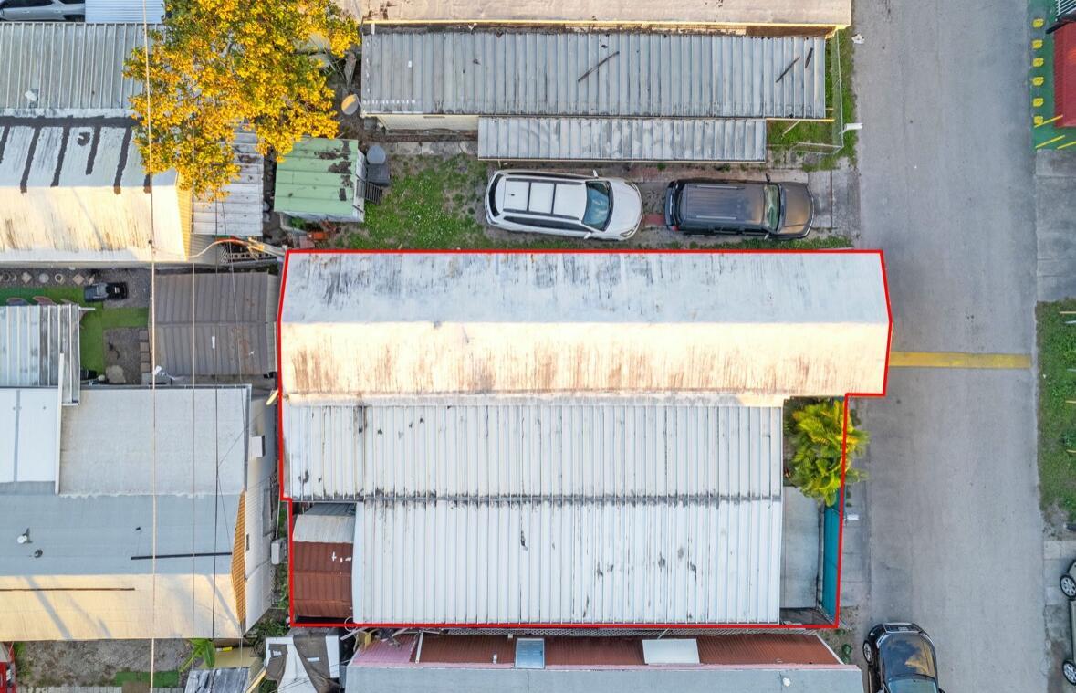 4111 NW 37 Th Avenue