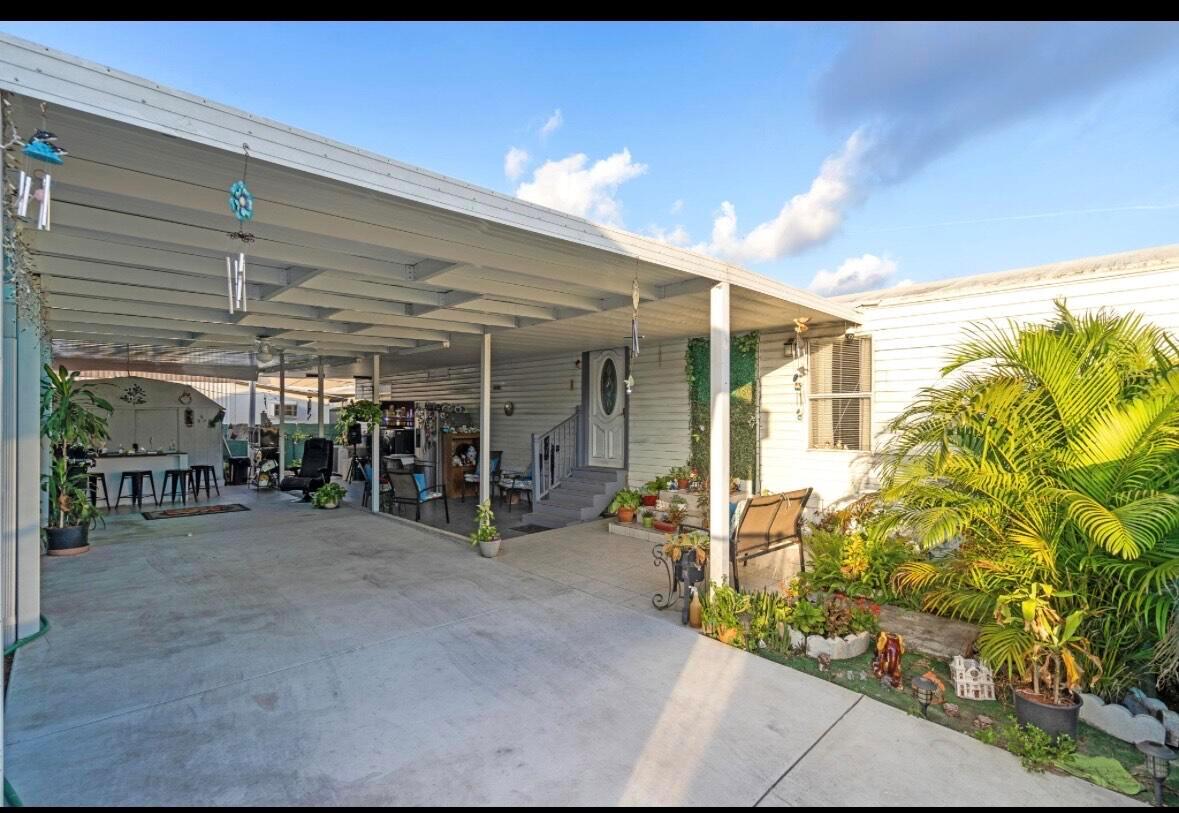 4111 NW 37 Th Avenue