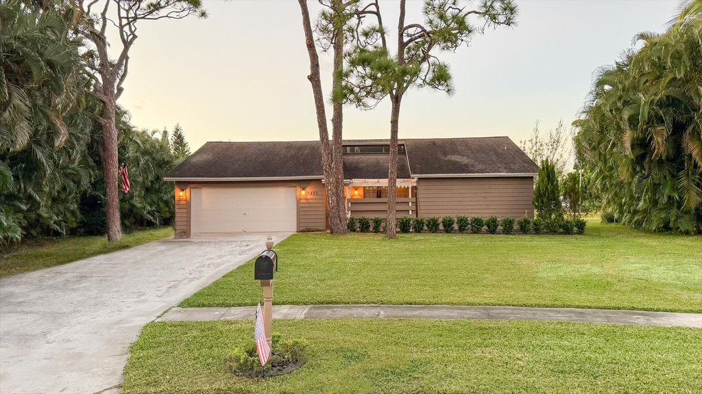 Photo of 9371 Longmeadow Circle, Boynton Beach, FL 33436 (MLS # R10934262)