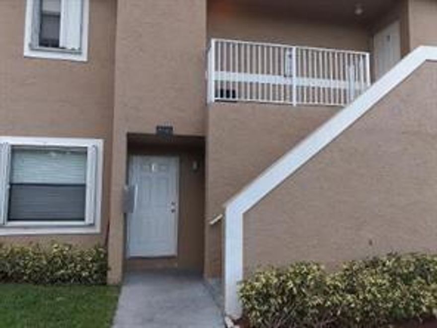 VERY LARGE 3 BEDROOMS/2 FULL BATH, NEW PAINTING, TILE THROUGHT OUT, LAUNDRY
ROOM NEXT TO THE APT ENTRANCE, TRANSPORTATION AT YOUR DOOR, GREAT SCHOOL
DISTRICT, NO ASSOCIATION, FAST APPROVAL, NO PETS (NO EXCEPTION)