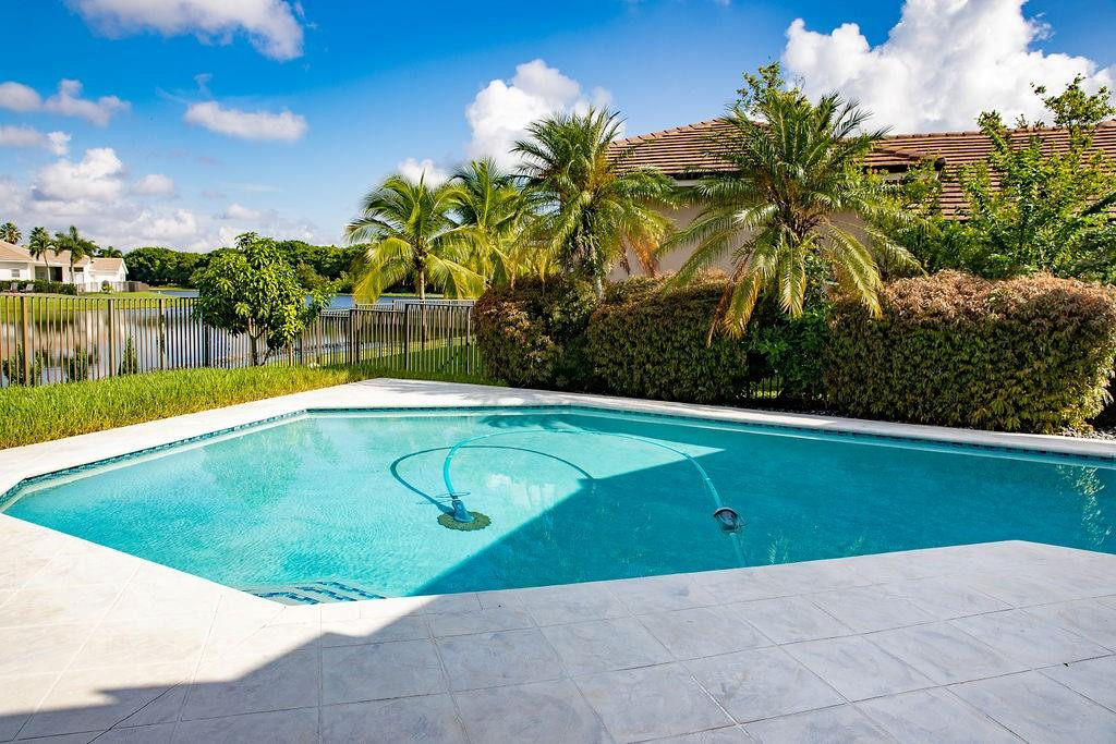 WESTON HILLS - Residential Lease