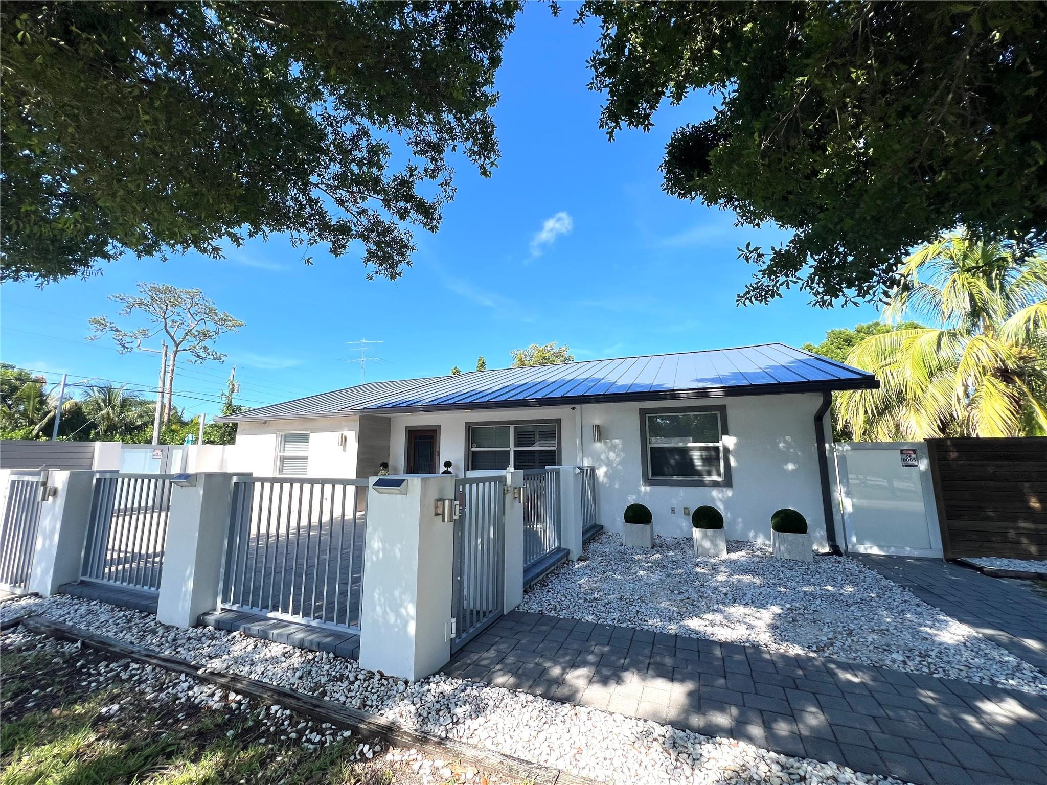 COUNTRY CLUB ACRES 5 - Residential Lease