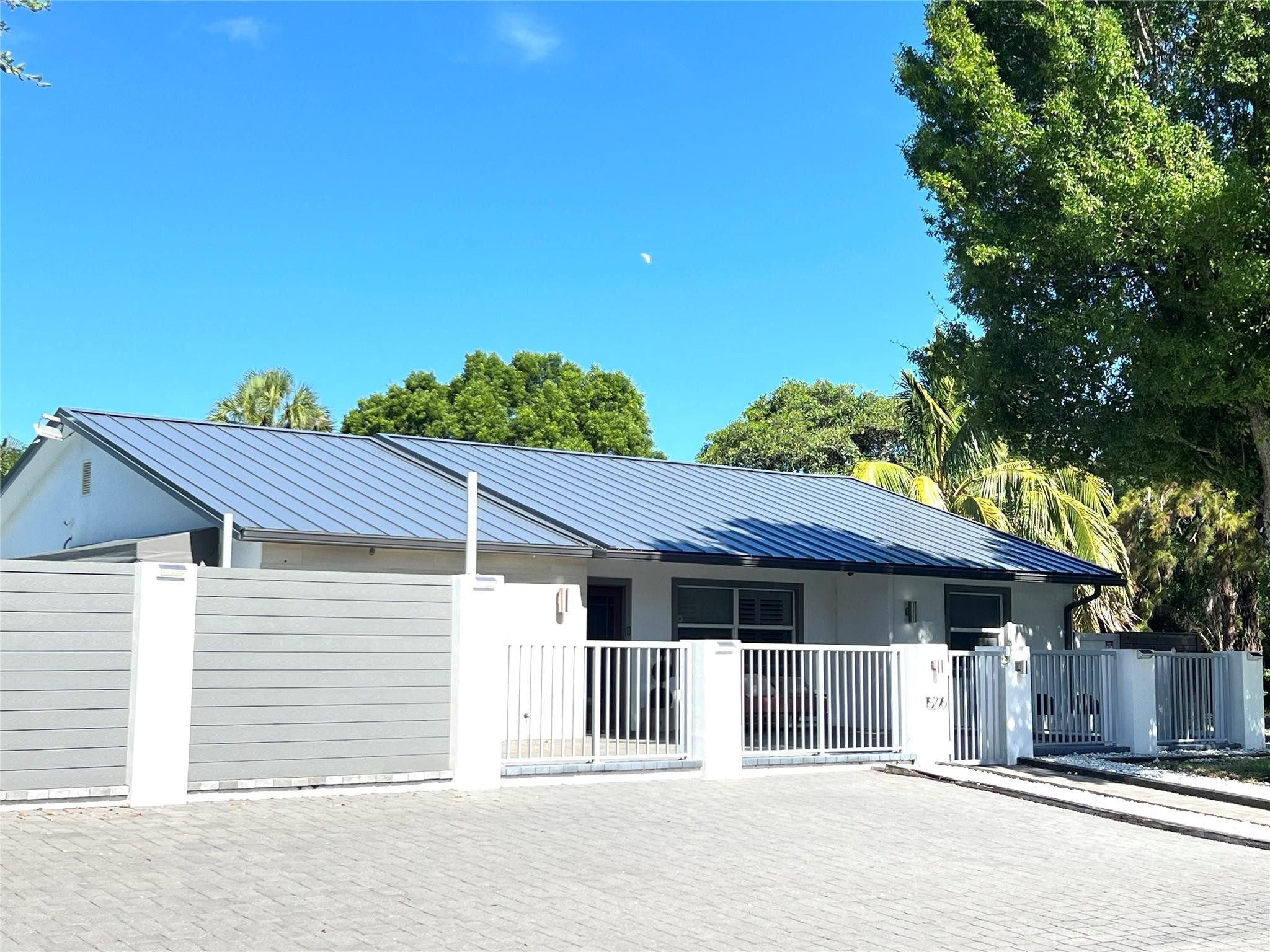 COUNTRY CLUB ACRES 5 - Residential Lease