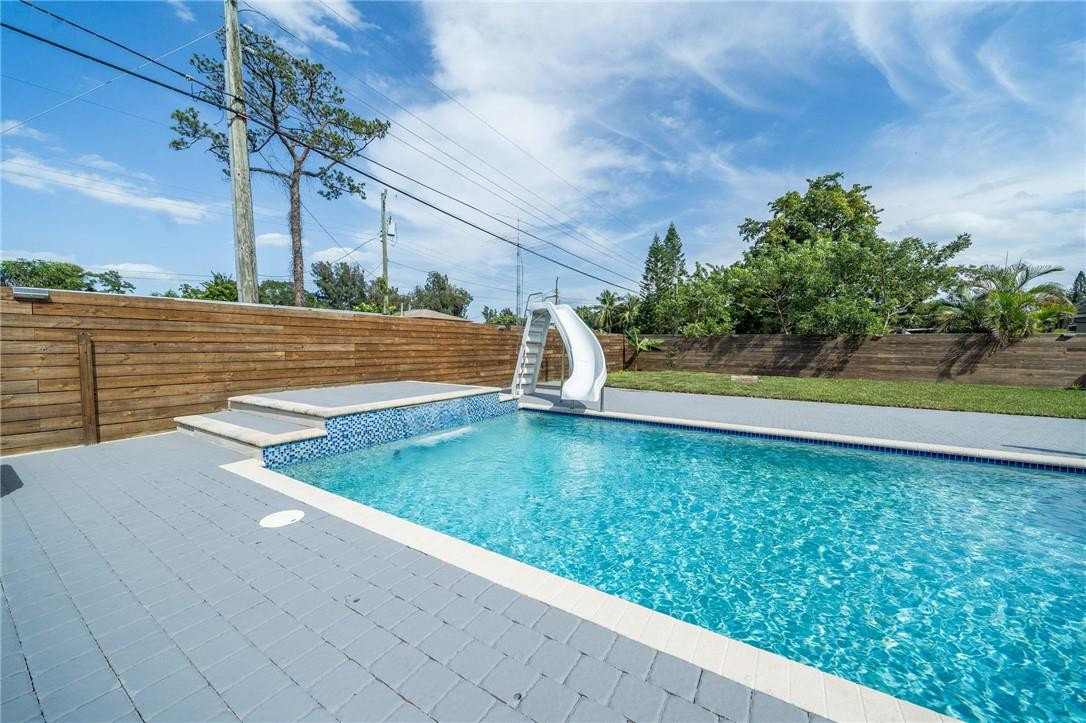COUNTRY CLUB ACRES 5 - Residential Lease