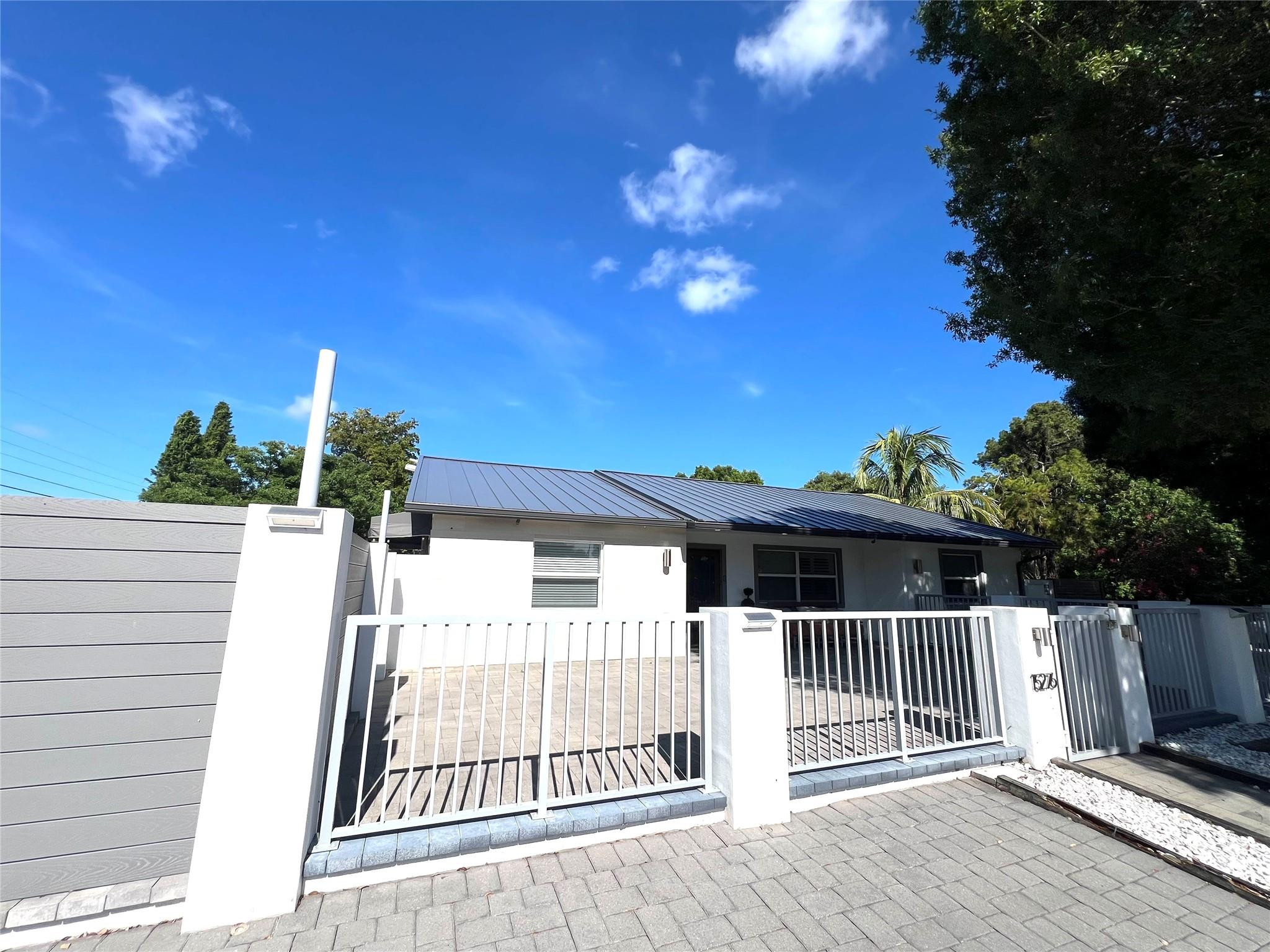 COUNTRY CLUB ACRES 5 - Residential Lease