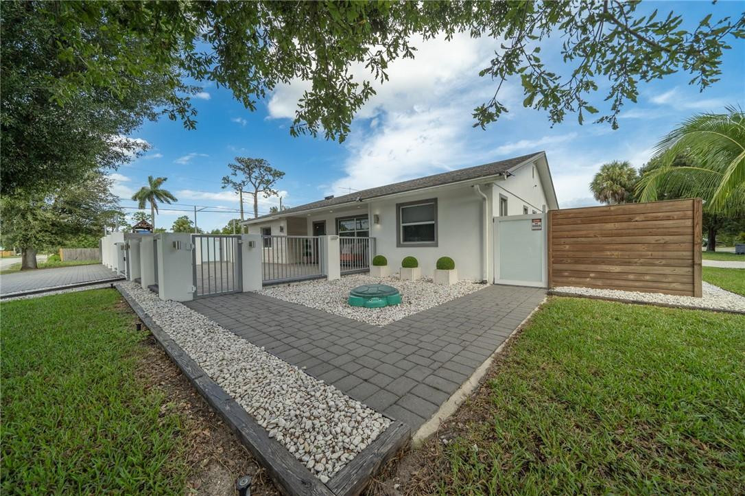 COUNTRY CLUB ACRES 5 - Residential Lease