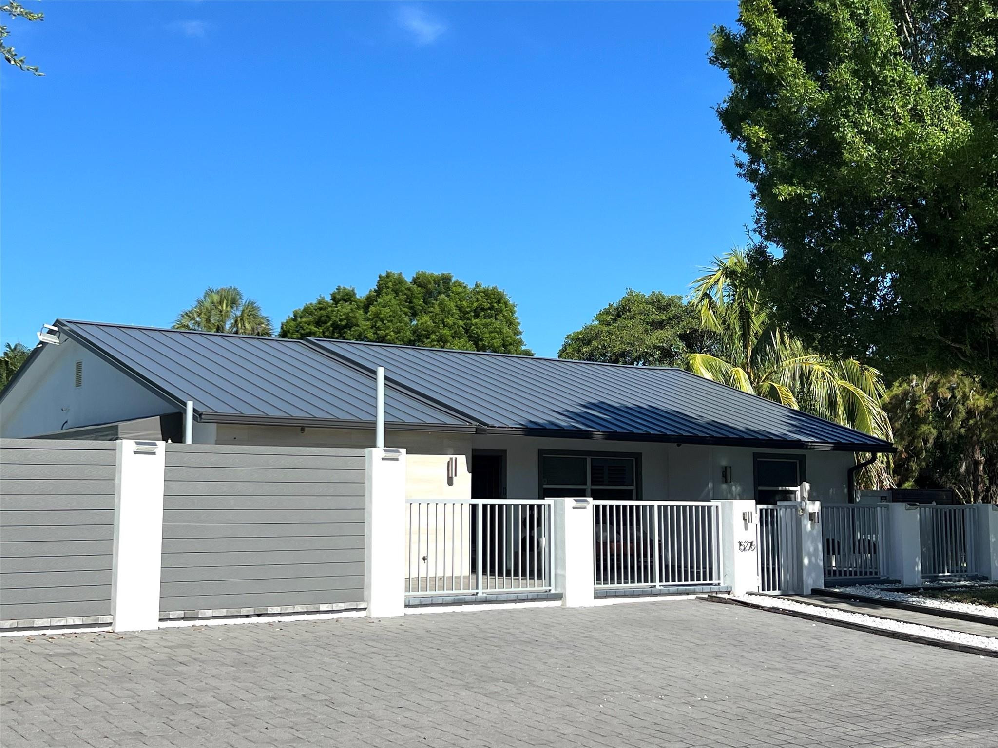 COUNTRY CLUB ACRES 5 - Residential Lease