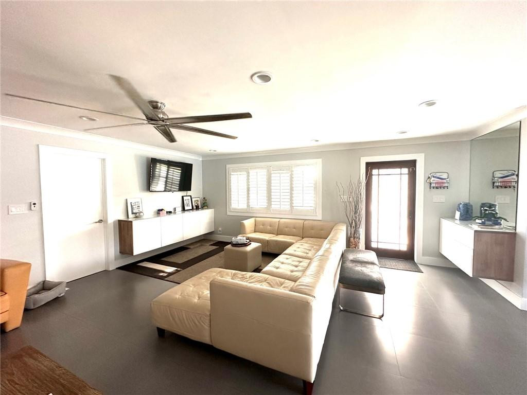 COUNTRY CLUB ACRES 5 - Residential Lease