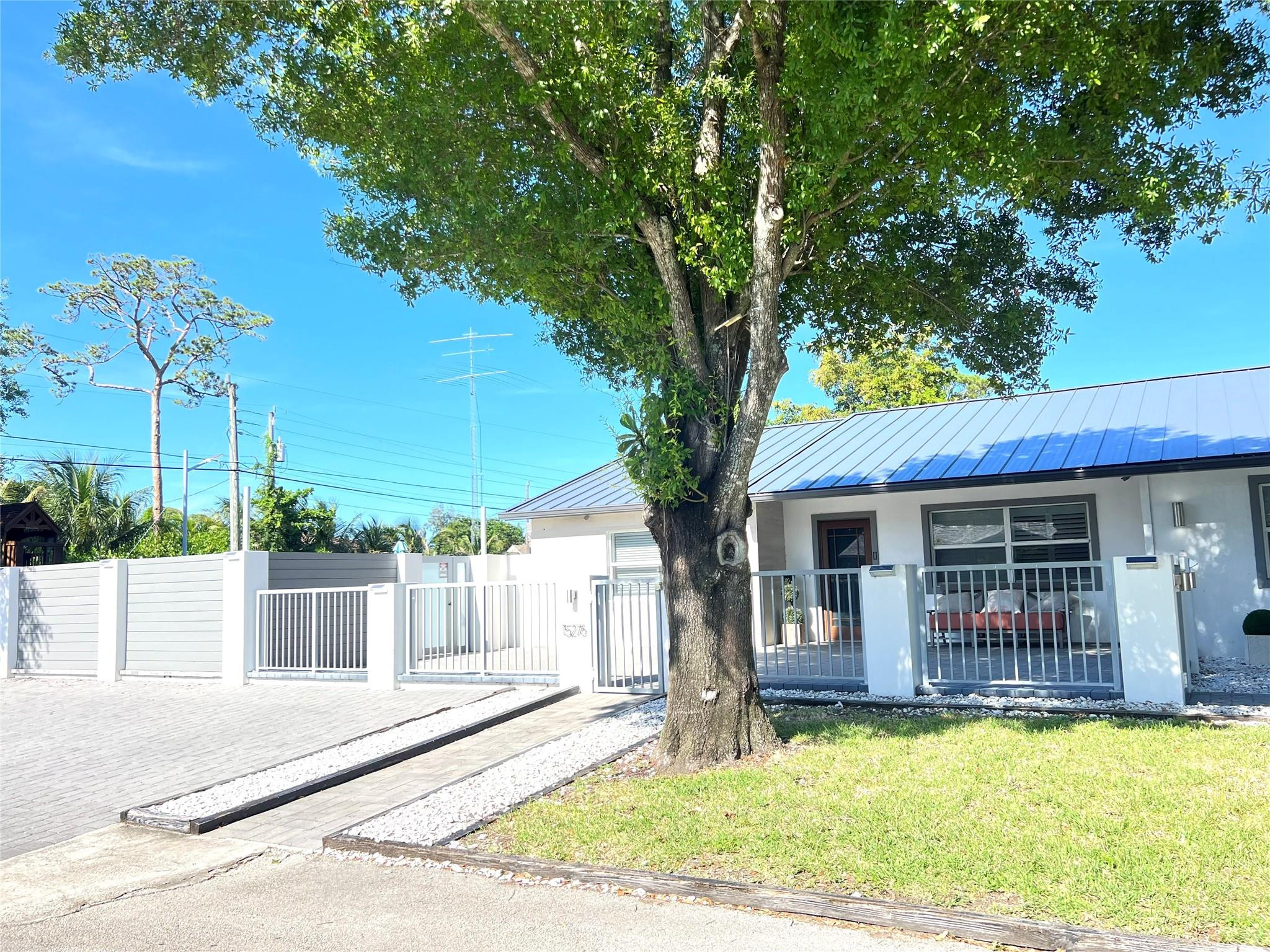 COUNTRY CLUB ACRES 5 - Residential Lease