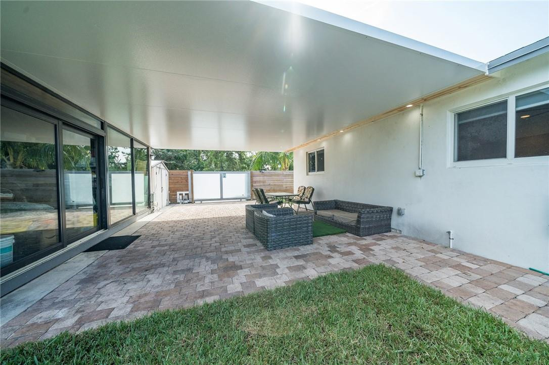 COUNTRY CLUB ACRES 5 - Residential Lease