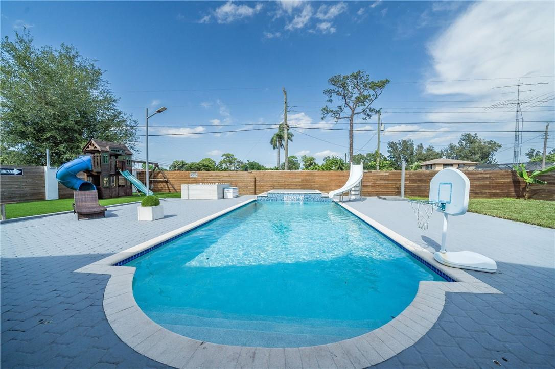 COUNTRY CLUB ACRES 5 - Residential Lease