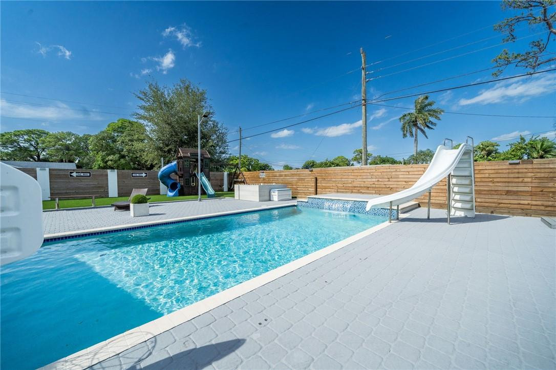 COUNTRY CLUB ACRES 5 - Residential Lease