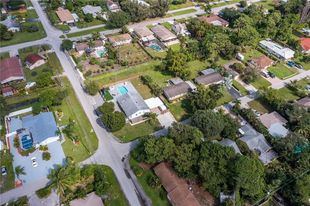 COUNTRY CLUB ACRES 5 - Residential Lease