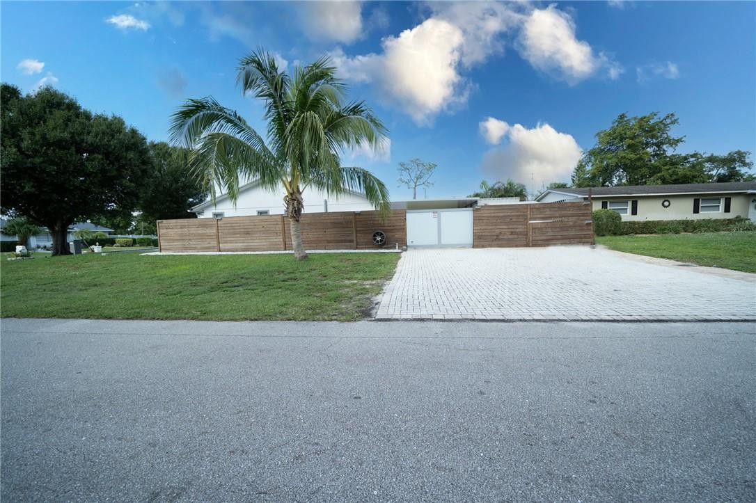 COUNTRY CLUB ACRES 5 - Residential Lease
