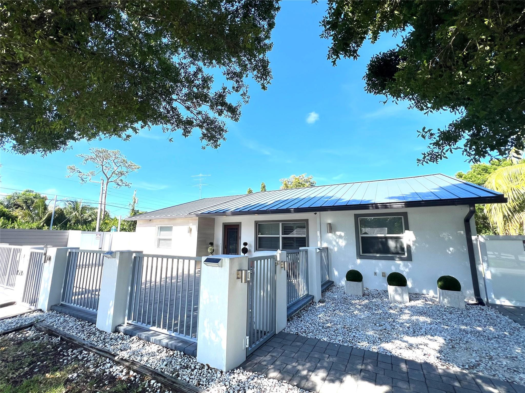 COUNTRY CLUB ACRES 5 - Residential Lease