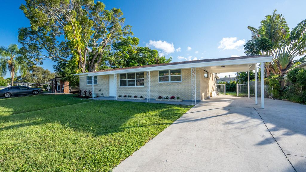 Photo of 3644 Catalina Road, Palm Beach Gardens, FL 33410 (MLS # R10868690)