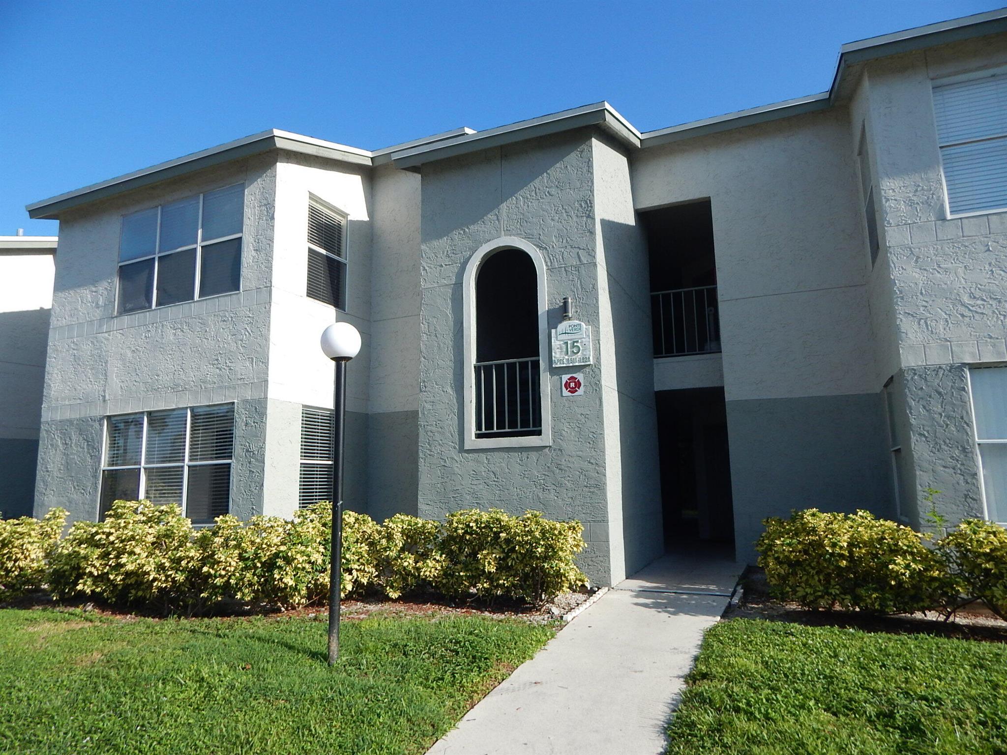 First floor unit, beautiful 1/1 condo in Gated community. New carpet, freshly painted, 1st floor unit. Close to clubhouse, pool, fitness center and tennis courts