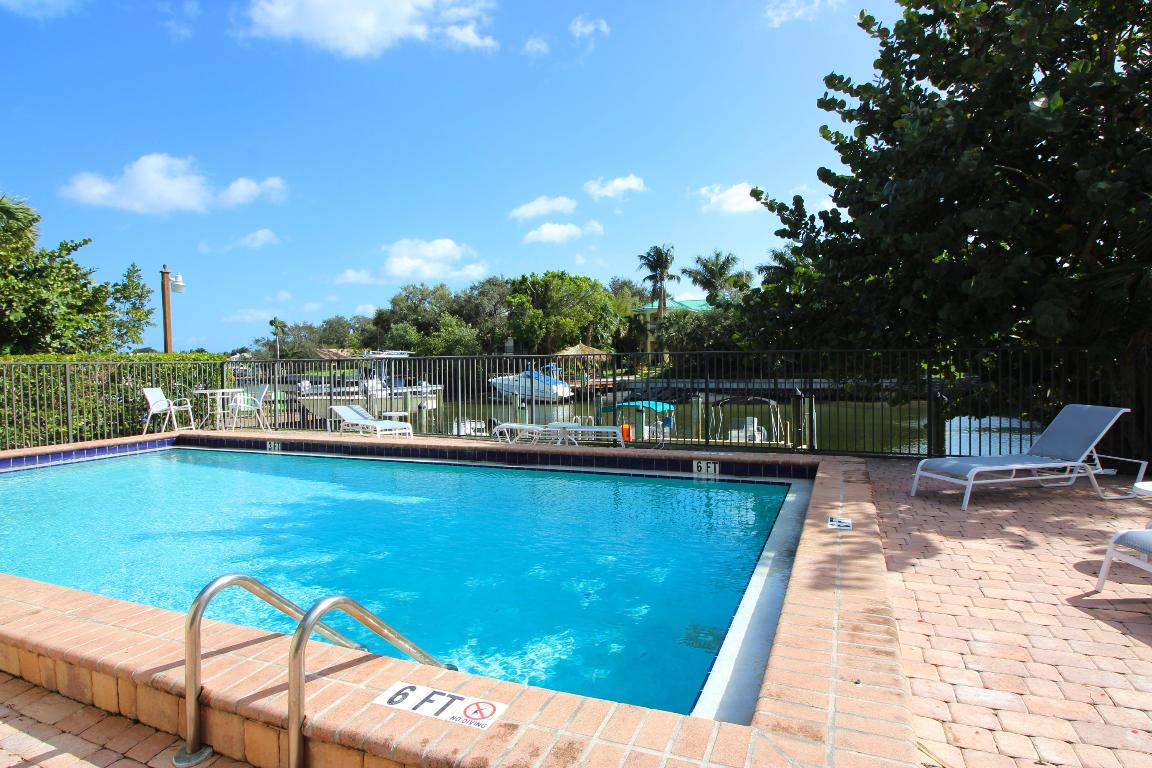 HIDDEN KEY CONDO - Residential