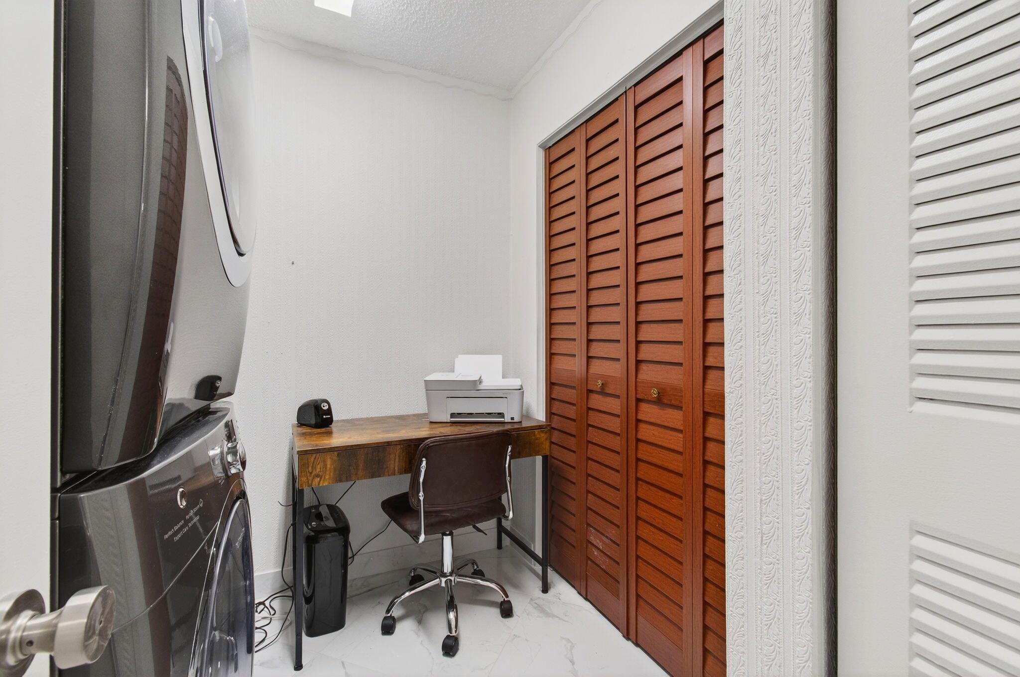 WATERSEDGE AT THE LAKES O - Residential