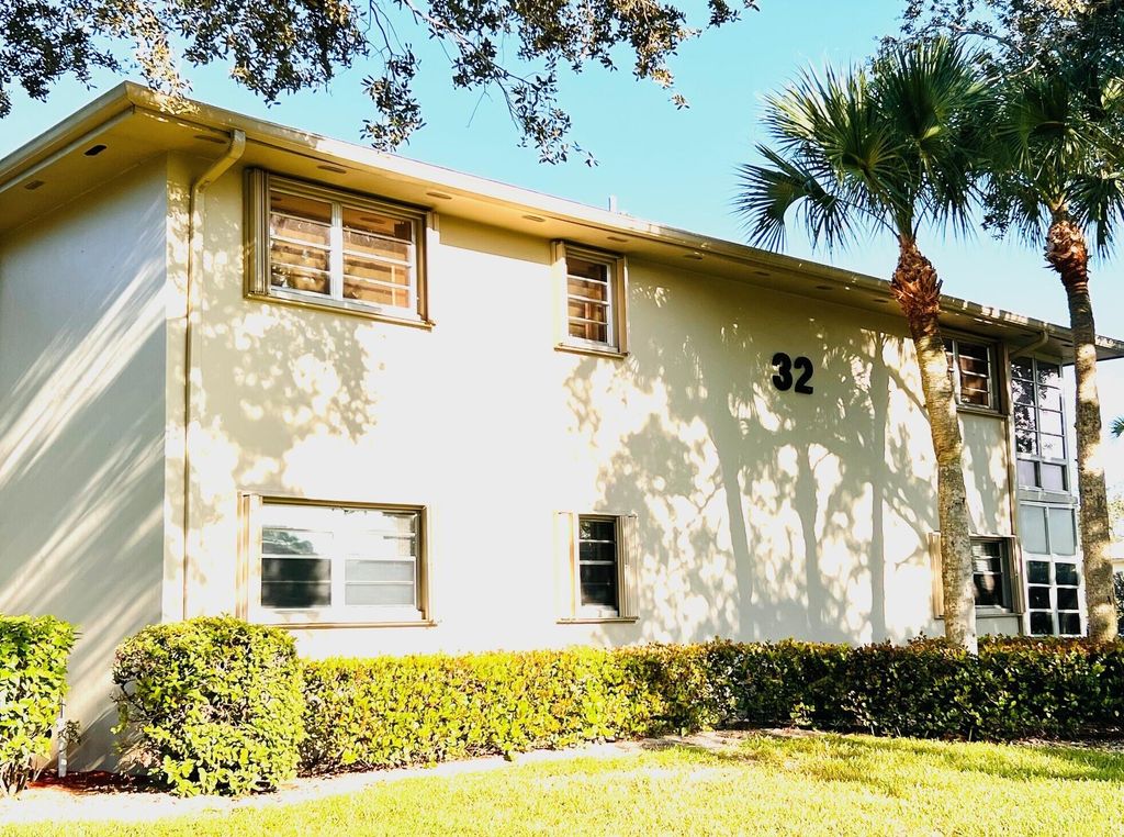 Photo of 32 Lake Vista Trail #101, Port Saint Lucie, FL 34952 (MLS # R11101995)