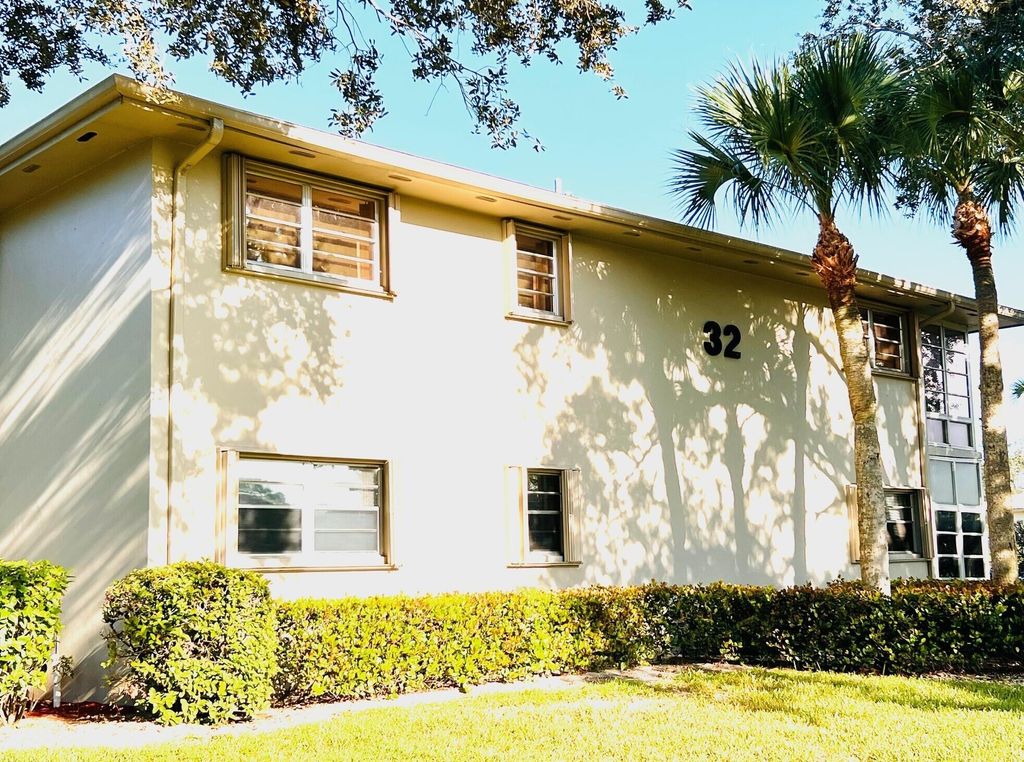 Photo of 32 Lake Vista Trail #101, Port Saint Lucie, FL 34952 (MLS # R11101995)