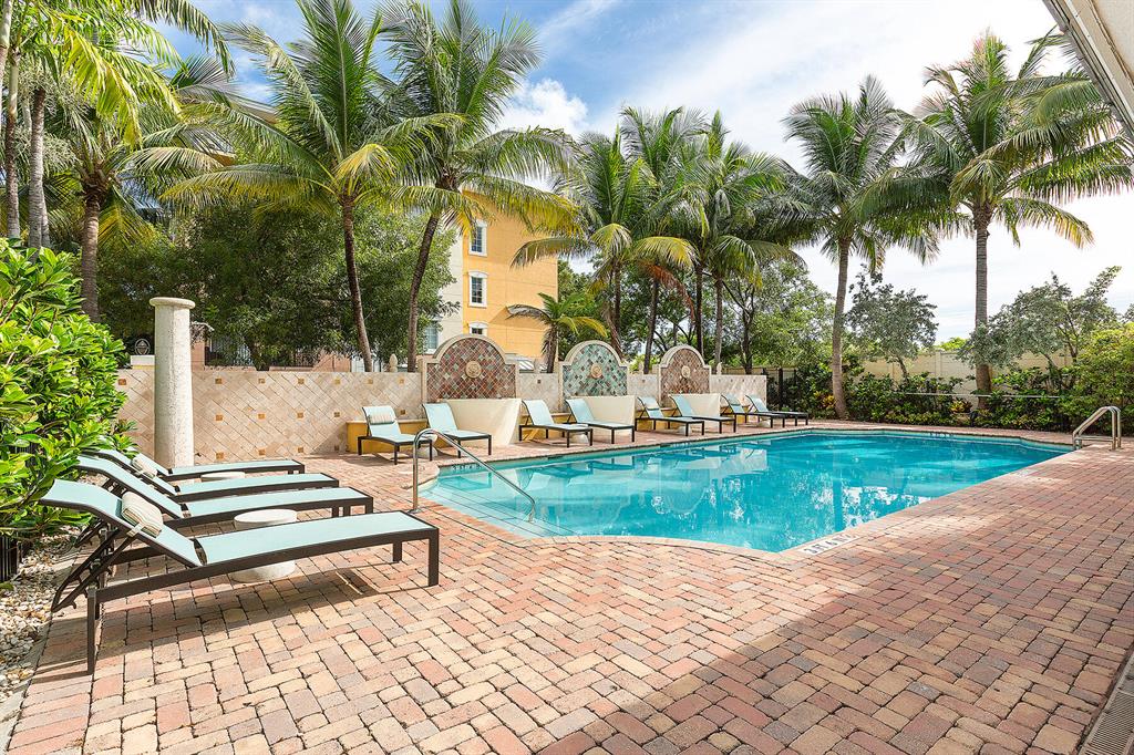 PINEAPPLE GROVE VILLAGE CONDO - Residential