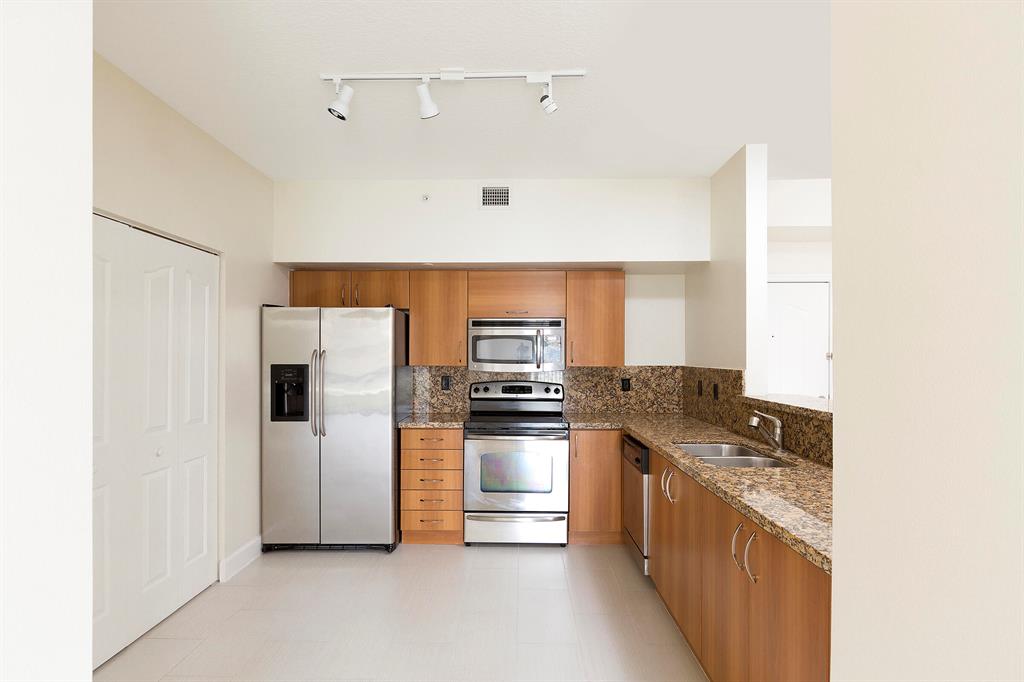 PINEAPPLE GROVE VILLAGE CONDO - Residential