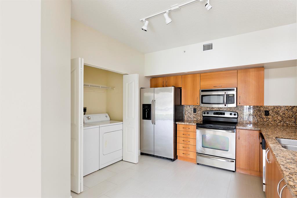 PINEAPPLE GROVE VILLAGE CONDO - Residential