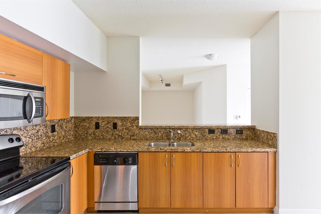 PINEAPPLE GROVE VILLAGE CONDO - Residential