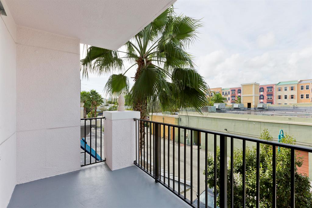 PINEAPPLE GROVE VILLAGE CONDO - Residential