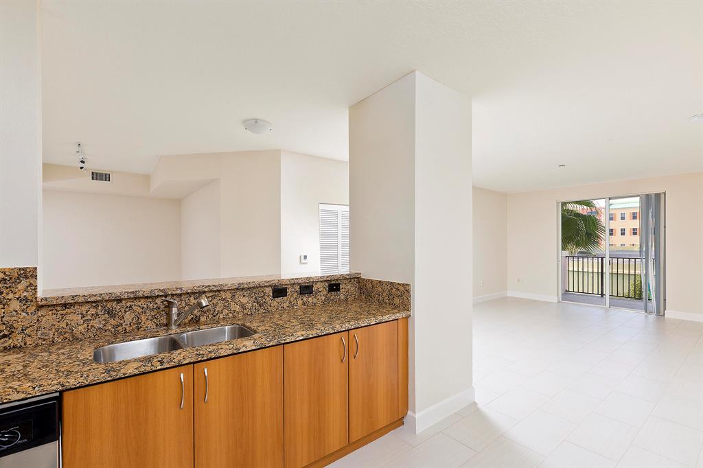 PINEAPPLE GROVE VILLAGE CONDO - Residential