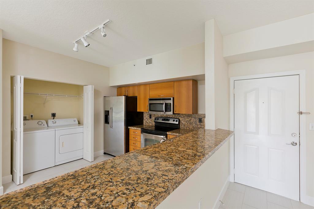PINEAPPLE GROVE VILLAGE CONDO - Residential