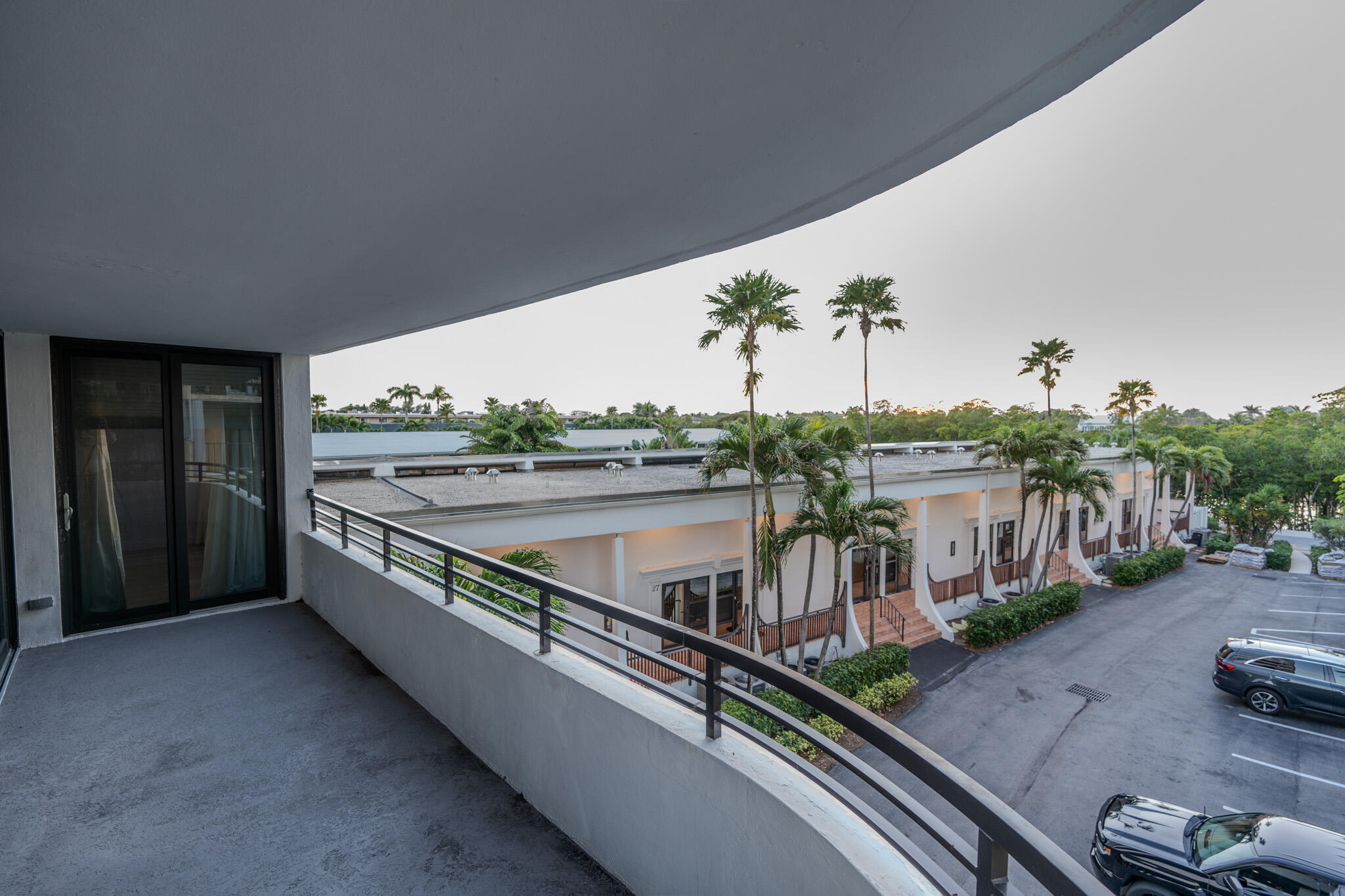 MAYFAIR HOUSE CONDO - Residential