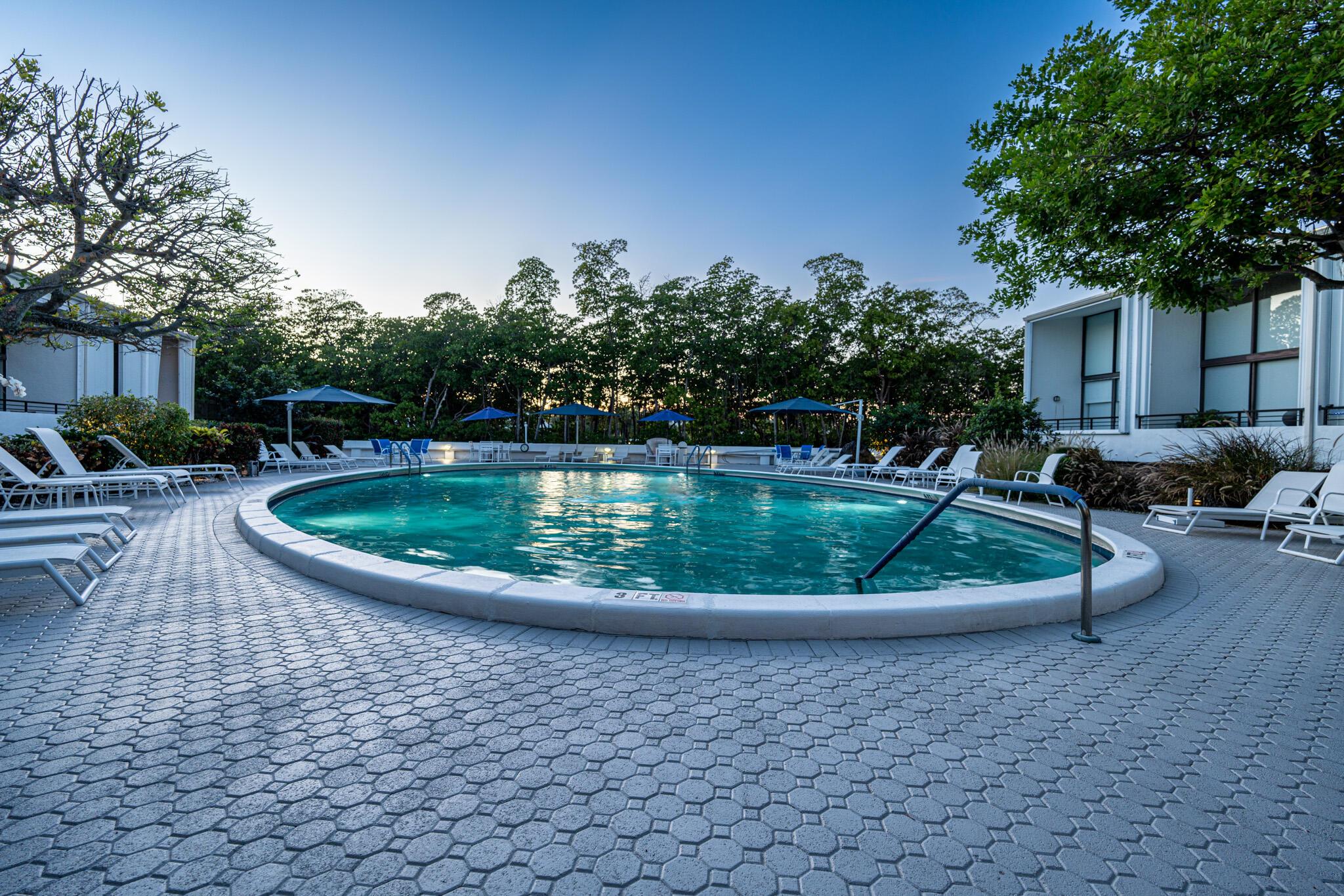 MAYFAIR HOUSE CONDO - Residential