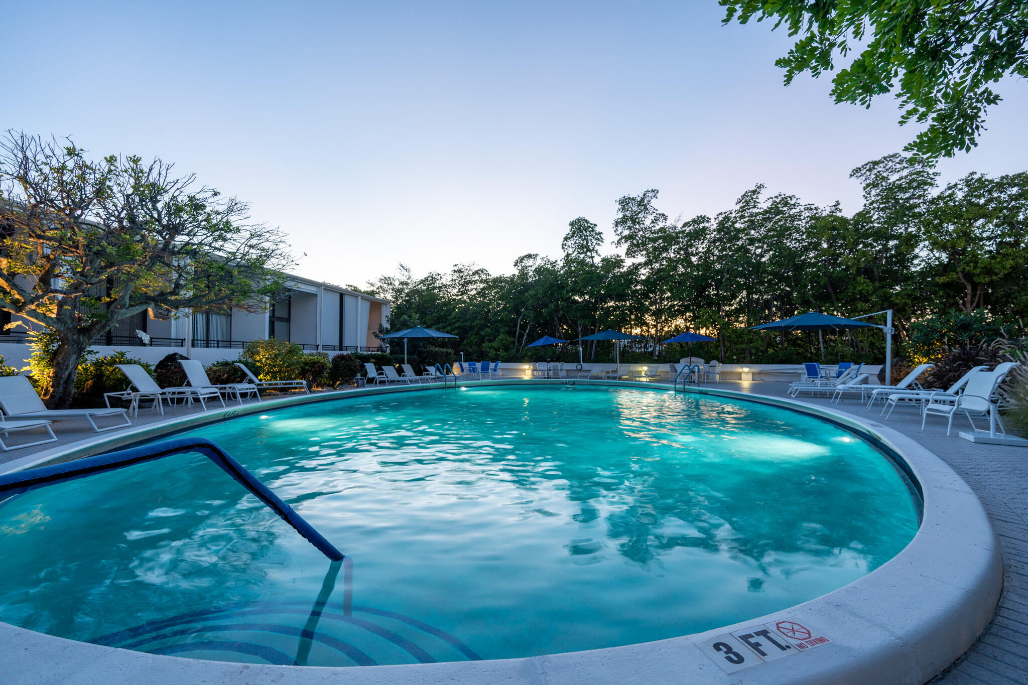 MAYFAIR HOUSE CONDO - Residential