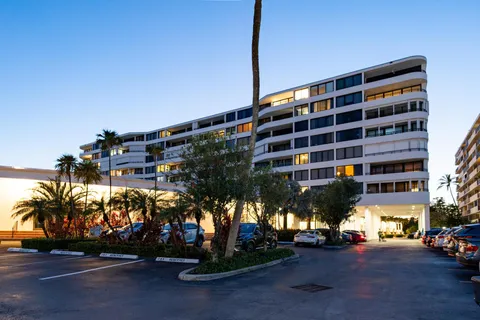 3589 S Ocean Boulevard Unit 314, South Palm Beach, FL MLS: R11057412