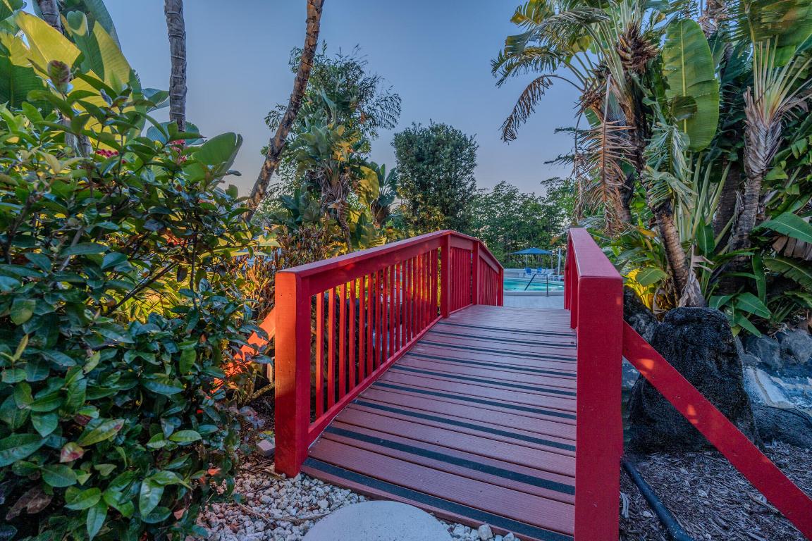 MAYFAIR HOUSE CONDO - Residential