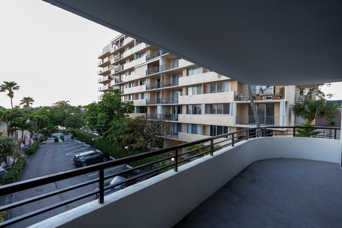 MAYFAIR HOUSE CONDO - Residential