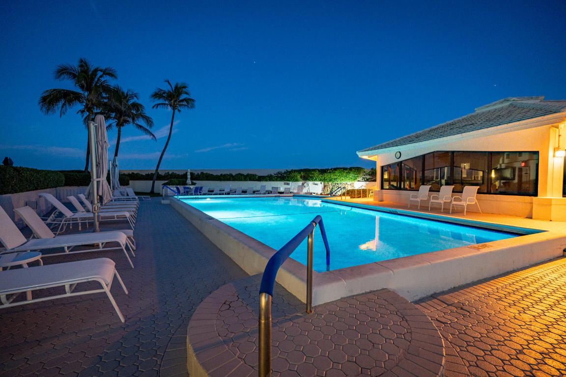 MAYFAIR HOUSE CONDO - Residential