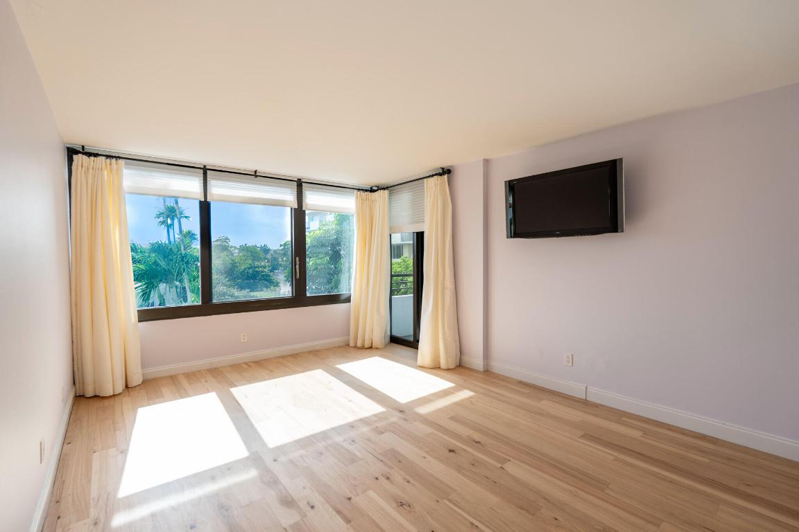 MAYFAIR HOUSE CONDO - Residential