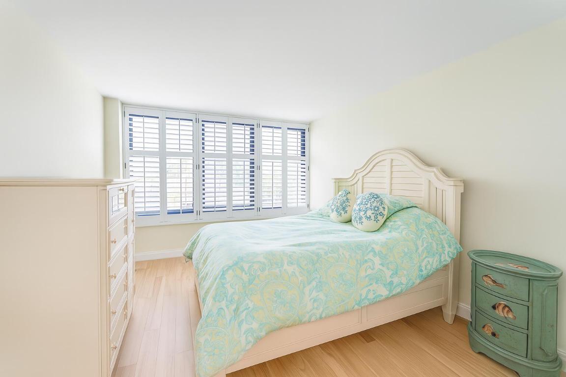 MAYFAIR HOUSE CONDO - Residential