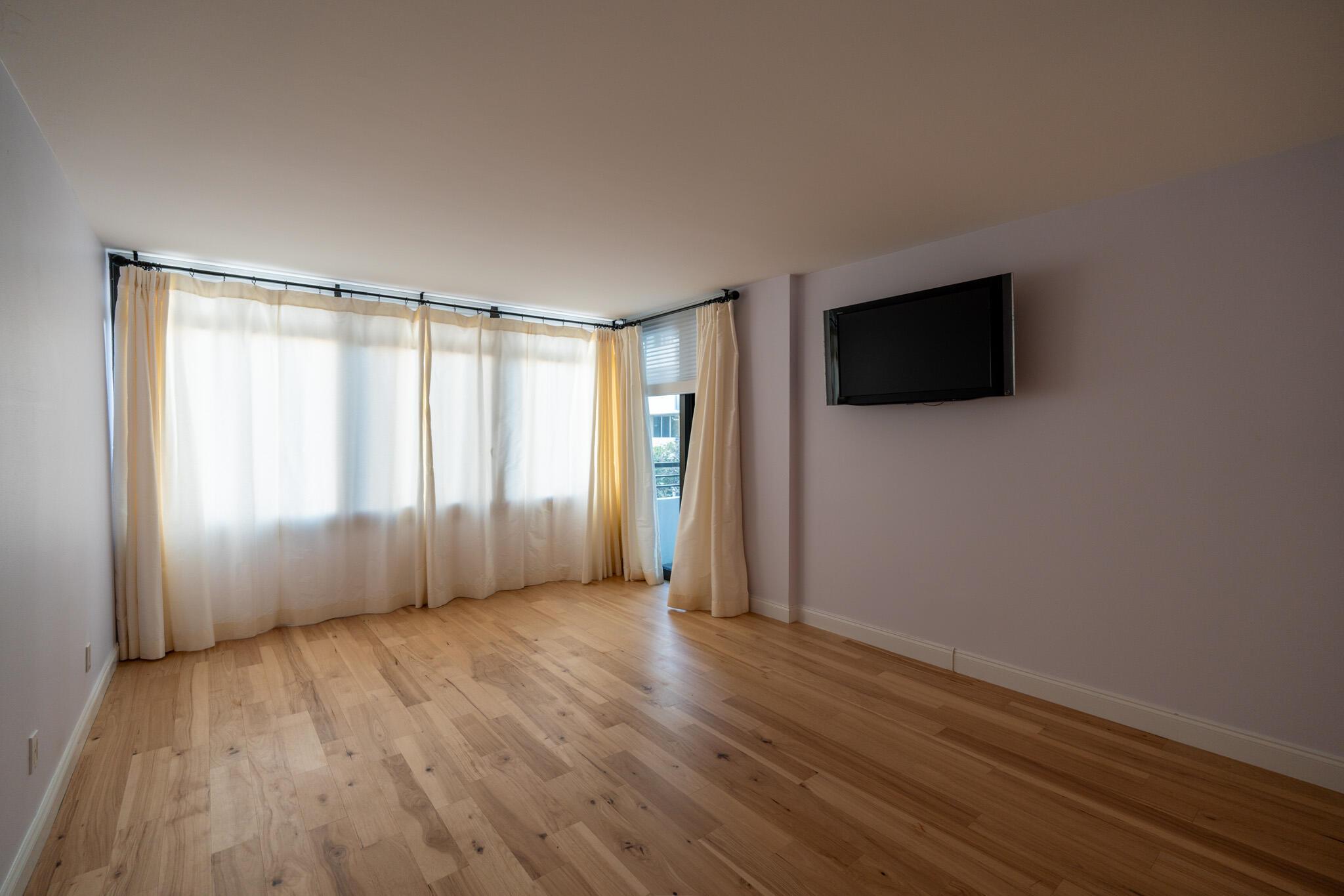 MAYFAIR HOUSE CONDO - Residential