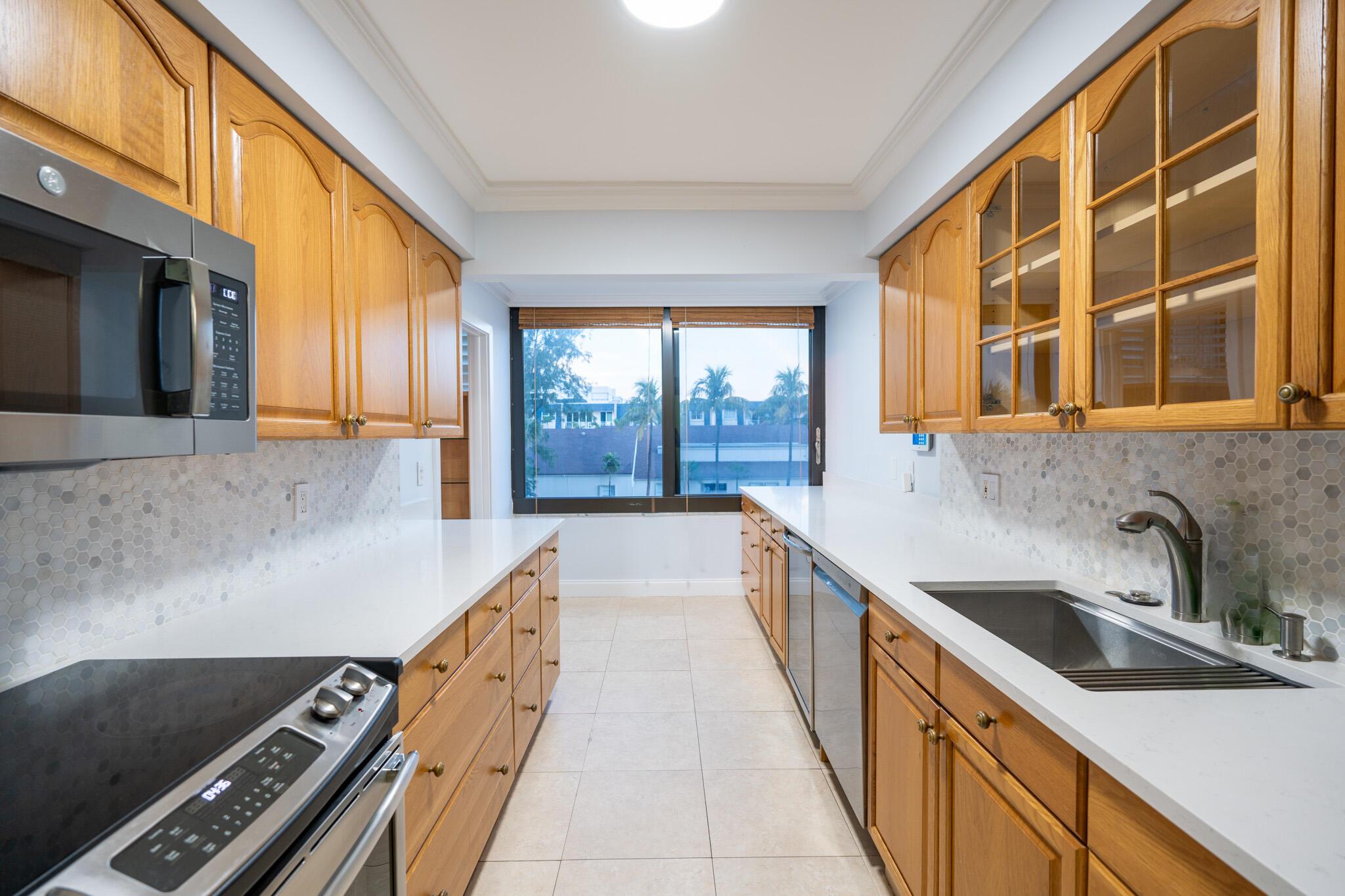 MAYFAIR HOUSE CONDO - Residential